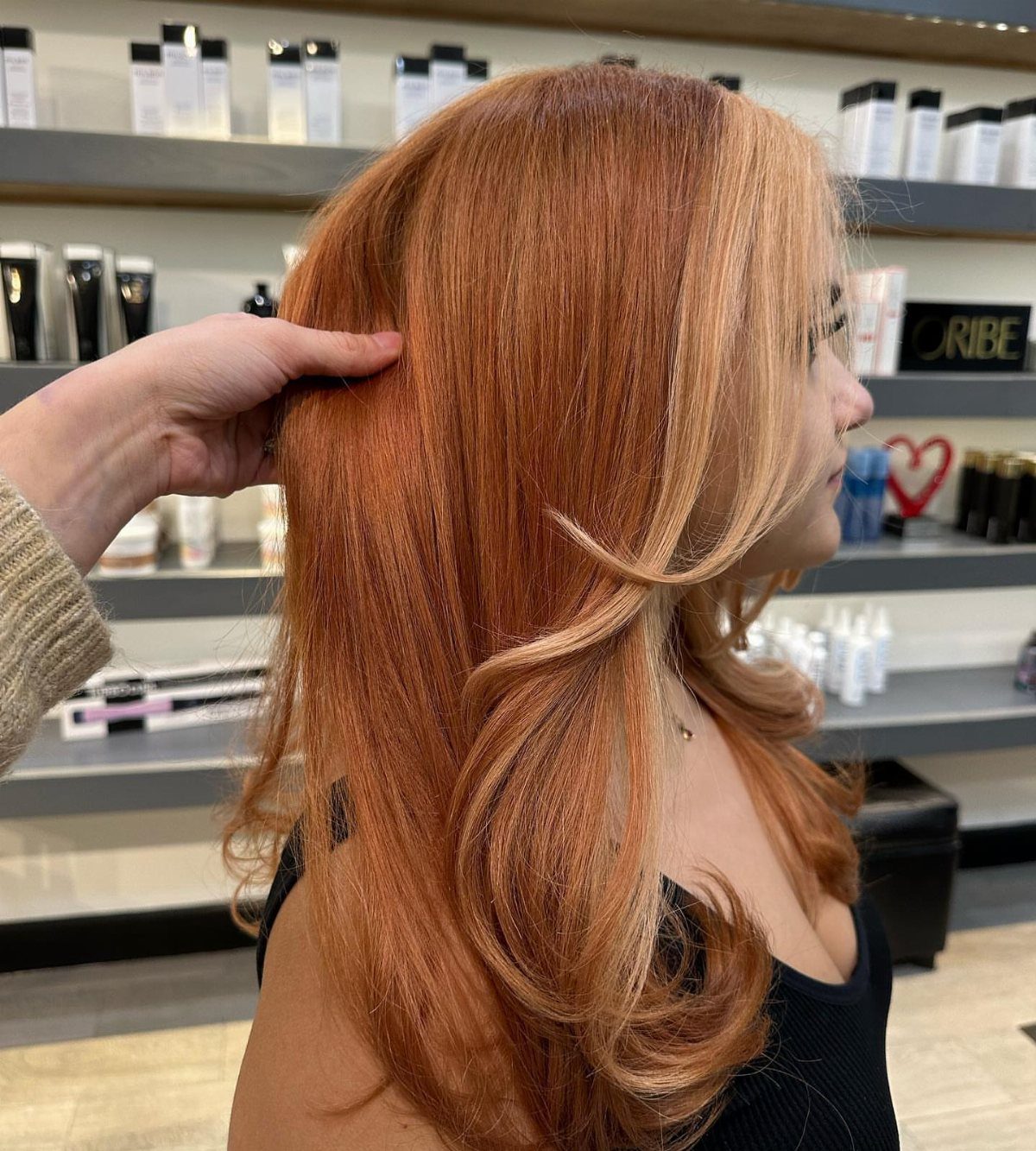 8 Honey Blond with Highlights Ideas for Every Look 6 Woman with copper hair and bright honey blonde face-framing money piece highlights.