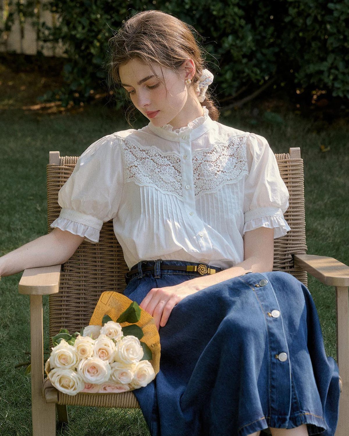 Victorian Era Sleeves: 6 Styles From Puffed to Bell 2 Woman in white blouse with short puffed sleeves holding white roses outdoors